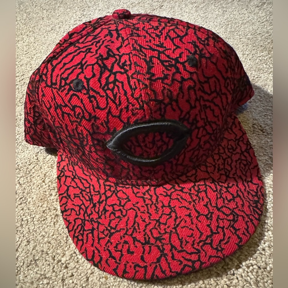 CINCINNATI REDS BASEBALL CAP (NEW ERA) Red and Black Patterned Cap
